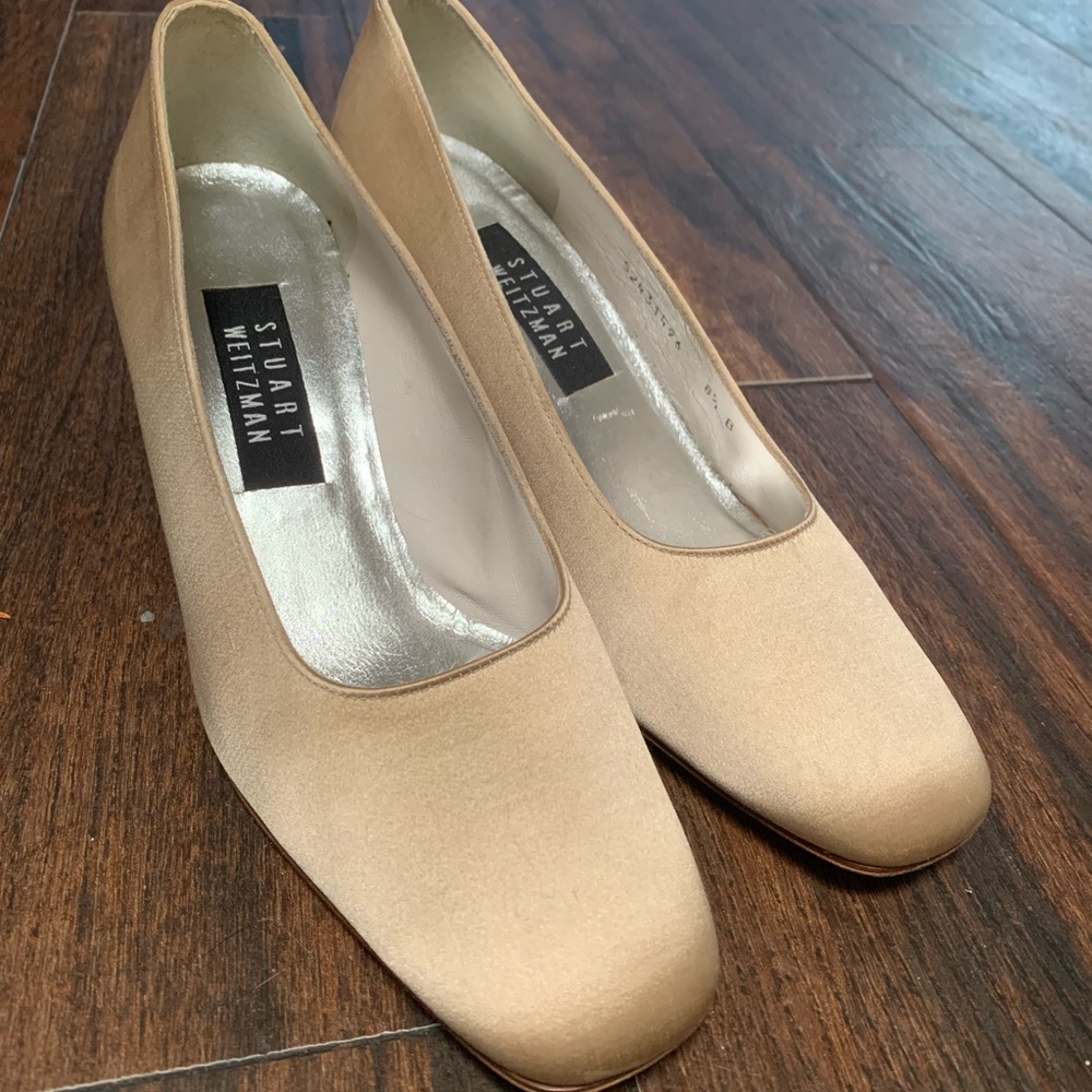 Stuart Weitzman Women's Nude Pumps